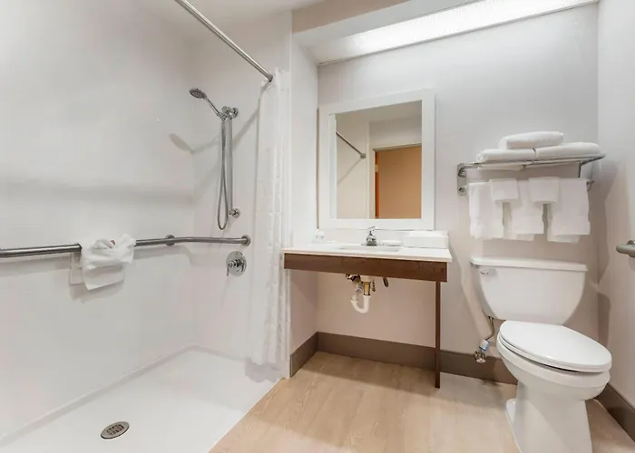 Comfort Inn & Suites Lavale - Cumberland